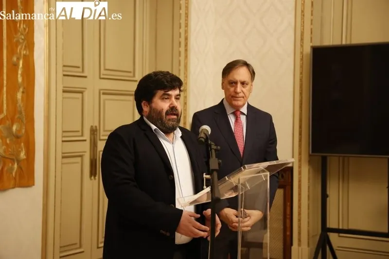 Firma del convenio en el Ayuntamiento para la instalación de Lemauto en la Zona de Actividades Logísticas de Salamanca. Foto de David Sañudo