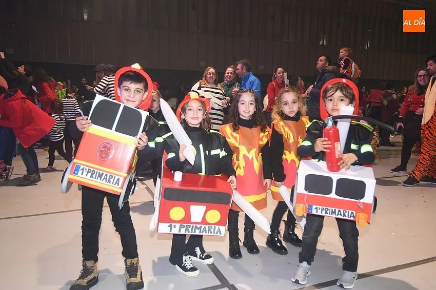 Foto 9 - Los m&aacute;s peque&ntilde;os disfrutan de su cita carnavalera en la pista de baile