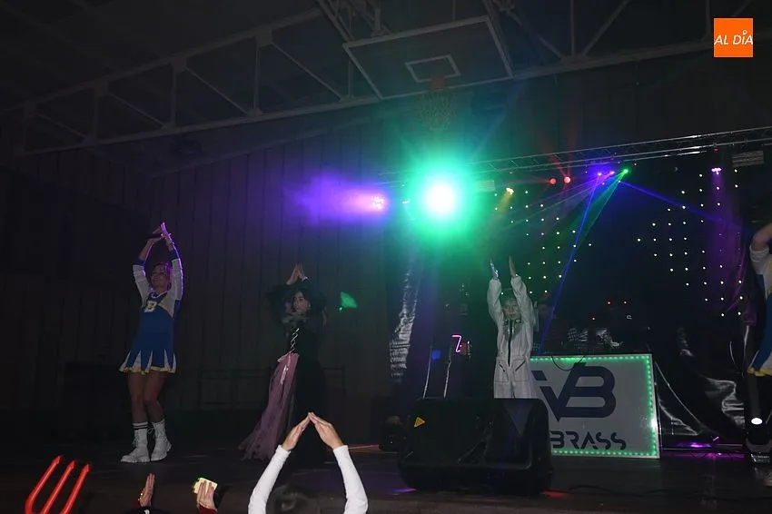 Foto 6 - Los m&aacute;s peque&ntilde;os disfrutan de su cita carnavalera en la pista de baile