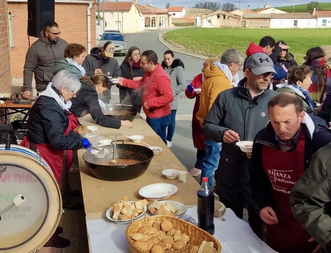 Foto 2 - B&oacute;veda del Rio Almar se vuelca en su primera Matanza Tradicional