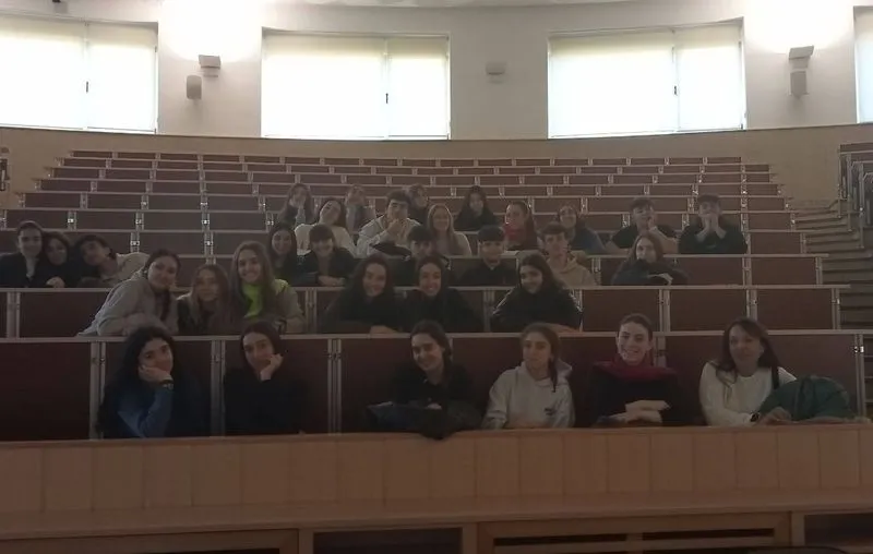 Foto 2 - Alumnos de Bachillerato del colegio San Juan Bosco visitan la Facultad de Psicolog&iacute;a de la USAL