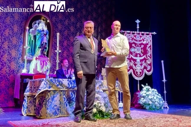 El Teatro del CDS acogía la presentación del cartel anunciador de la Semana Santa 2024
