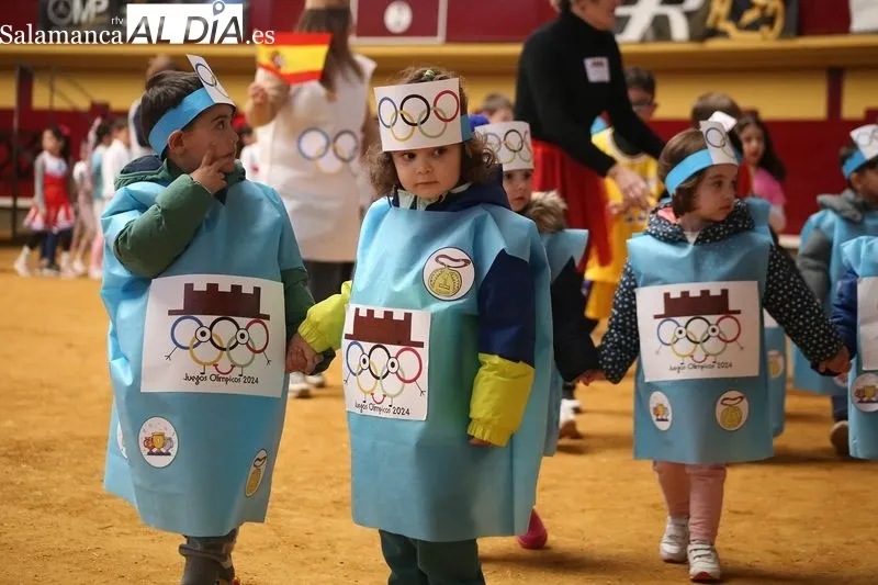Foto 10 - El CEIP Santa Teresa adapta el desfile de disfraces a su Plan Lector