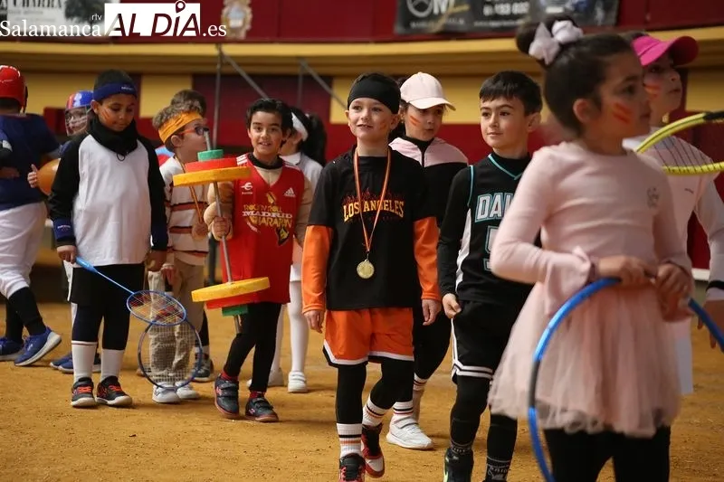 Foto 6 - El CEIP Santa Teresa adapta el desfile de disfraces a su Plan Lector