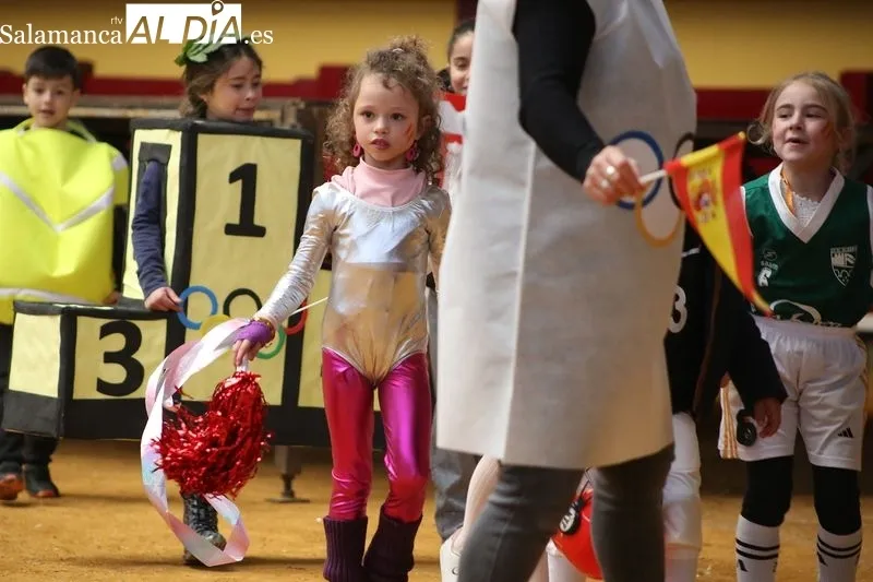 Foto 4 - El CEIP Santa Teresa adapta el desfile de disfraces a su Plan Lector