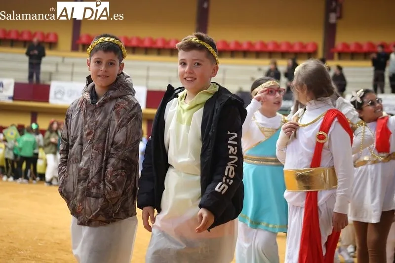 Foto 2 - El CEIP Santa Teresa adapta el desfile de disfraces a su Plan Lector