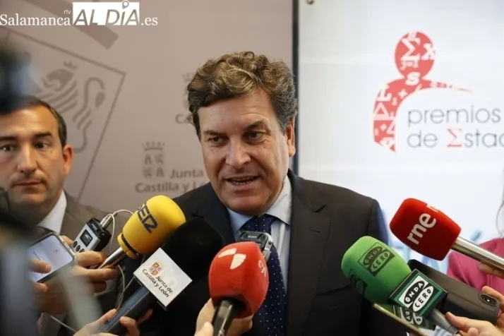 El consejero de Economía y Hacienda, Carlos Fernández Carriedo, en una visita anterior a la provincia salmantina. Foto archivo