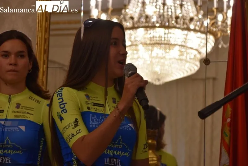 Presentación en el Ayuntamiento del nuevo maillot del Club Deportivo El Tubular Élite para los equipos masculinos y femeninos cadete, junior, sub-23 y élite en la temporada ciclista 2024. Foto V. Martins