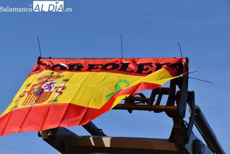 Corte del tráfico, por la tractorada, en la zona del Helmántico. Foto de Vanesa Martins