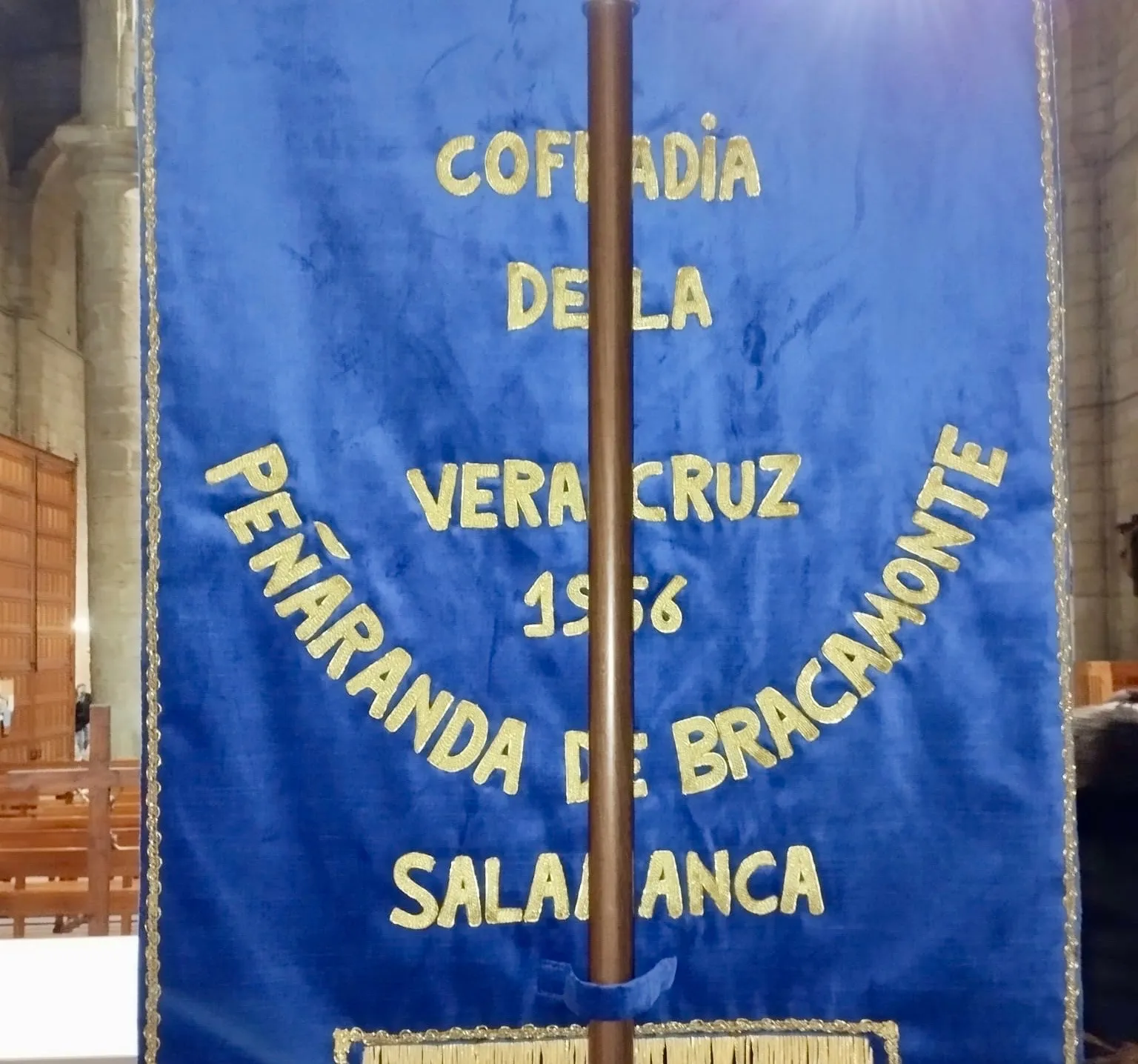 Foto 3 - La cofrad&iacute;a Vera Cruz hace realidad la llegada de su nuevo Estandarte gracias al apoyo vecinal