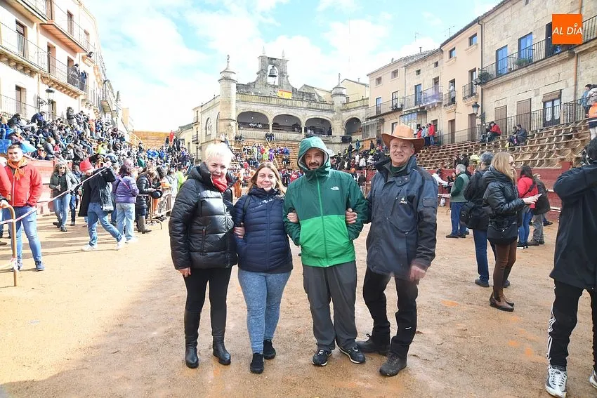 Foto 2 - La lluvia tambi&eacute;n visita un desfile de disfraces con &lsquo;gui&ntilde;o&rsquo; a los Bomberos Voluntarios