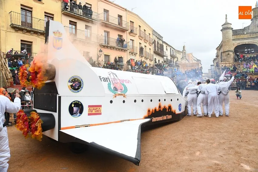 Foto 5 - La lluvia tambi&eacute;n visita un desfile de disfraces con &lsquo;gui&ntilde;o&rsquo; a los Bomberos Voluntarios