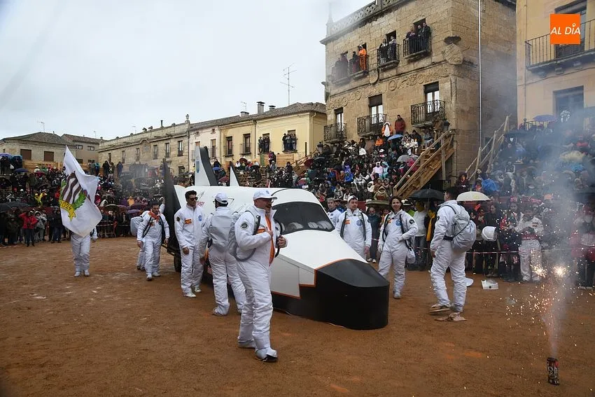 Foto 9 - La lluvia tambi&eacute;n visita un desfile de disfraces con &lsquo;gui&ntilde;o&rsquo; a los Bomberos Voluntarios