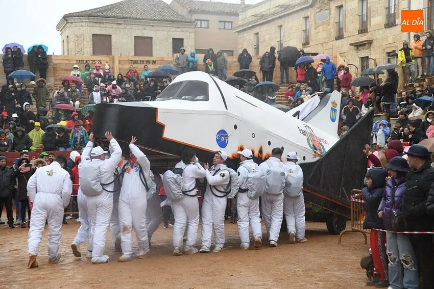 Foto 10 - La lluvia tambi&eacute;n visita un desfile de disfraces con &lsquo;gui&ntilde;o&rsquo; a los Bomberos Voluntarios