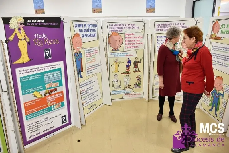 Exposición “65 Años” de Manos Unidas, que ha instalado en la segunda planta del Centro Comercial El Tormes.  Foto Óscar García - Diócesis Salamanca