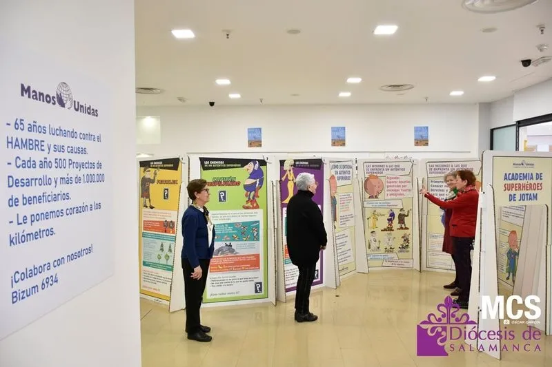Exposición “65 Años” de Manos Unidas, que ha instalado en la segunda planta del Centro Comercial El Tormes.  Foto Óscar García - Diócesis Salamanca