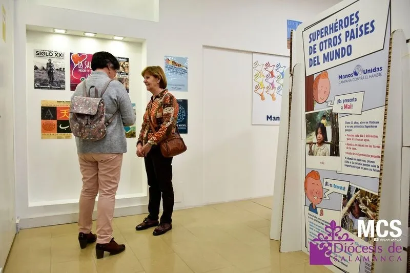 Exposición “65 Años” de Manos Unidas, que ha instalado en la segunda planta del Centro Comercial El Tormes.  Foto Óscar García - Diócesis Salamanca