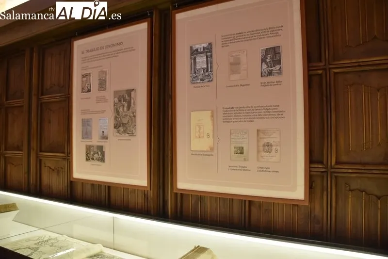 Exposición 'El león y la Pluma', en la Sala de la Columna del Edificio de las Escuelas Mayores de la USAL. Foto de Vanesa Martins