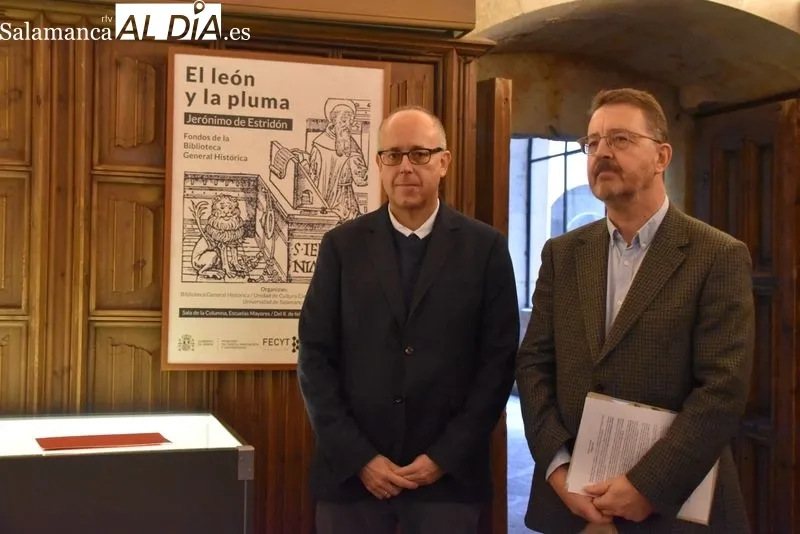 Exposición 'El león y la Pluma', en la Sala de la Columna del Edificio de las Escuelas Mayores de la USAL. Foto de Vanesa Martins