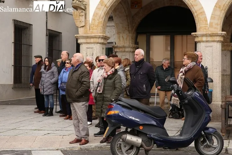 Foto 3 - Minuto de silencio por los guardias civiles asesinados en Barbate
