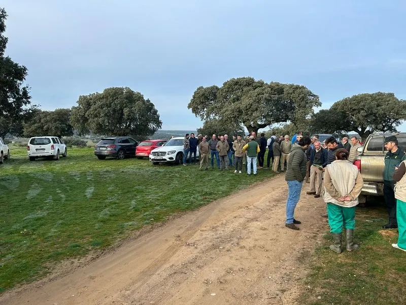 Concentración de ganaderos para paralizar los saneamientos en Tamames