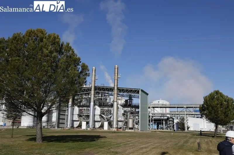 Visita del alcalde de Salamanca capital, Carlos García Carbayo, a la planta dedel grupo Vertex Bioenergy (Biocarburantes de Castilla y León), situada en Babilafuente. Foto de David Sañudo