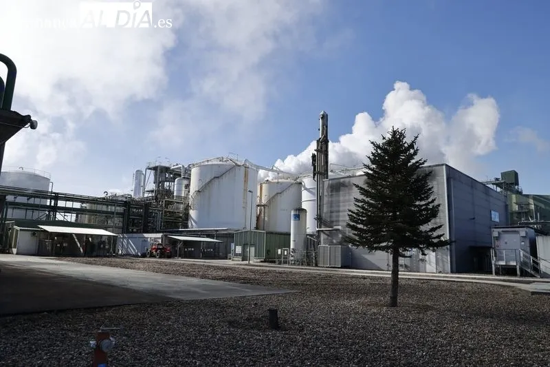 Visita del alcalde de Salamanca capital, Carlos García Carbayo, a la planta dedel grupo Vertex Bioenergy (Biocarburantes de Castilla y León), situada en Babilafuente. Foto de David Sañudo