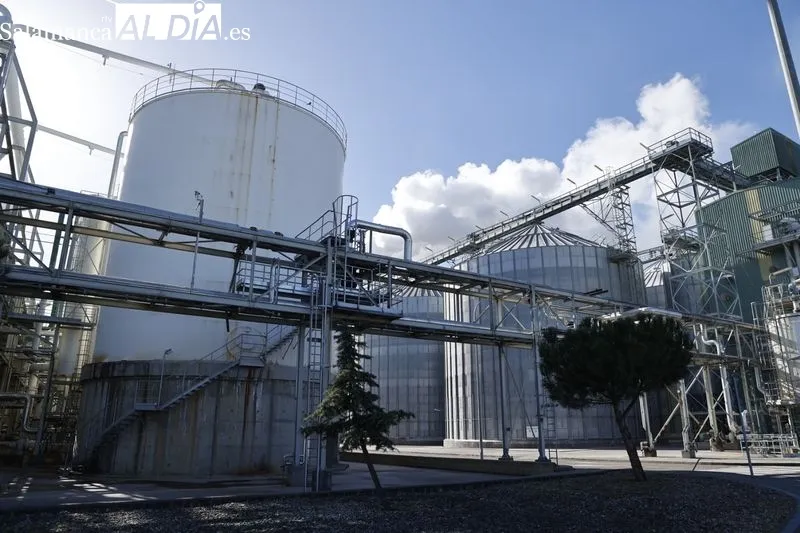 Visita del alcalde de Salamanca capital, Carlos García Carbayo, a la planta dedel grupo Vertex Bioenergy (Biocarburantes de Castilla y León), situada en Babilafuente. Foto de David Sañudo