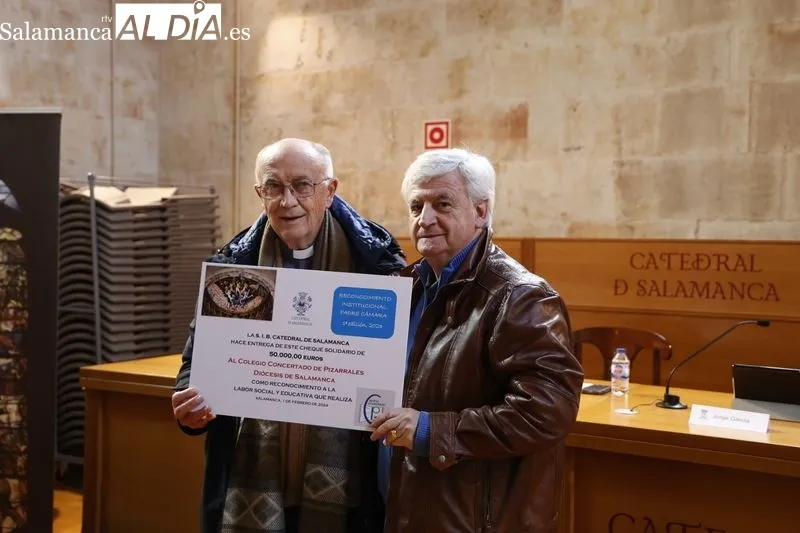 Reconocimiento institucional Padre Cámara a Cáritas Diocesana de Salamanca y al Colegio Pizarrales. Foto de David Sañudo