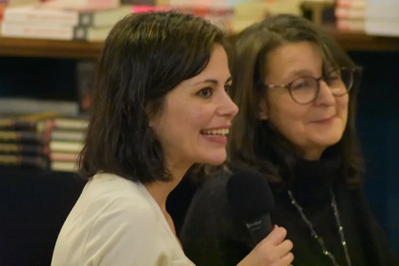 “Los pies de los bailarines” de Charo Alonso se presentó en la librería Letras Corsarias | Fotografías: Fernando Sánchez Gómez