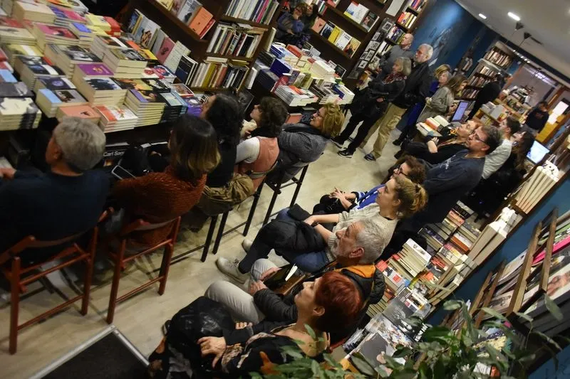 “Los pies de los bailarines” de Charo Alonso se presentó en la librería Letras Corsarias | Fotografías: Fernando Sánchez Gómez
