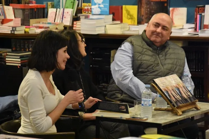 “Los pies de los bailarines” de Charo Alonso se presentó en la librería Letras Corsarias | Fotografías: Fernando Sánchez Gómez
