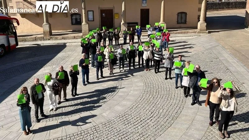 Lazo humano en Sobradillo
