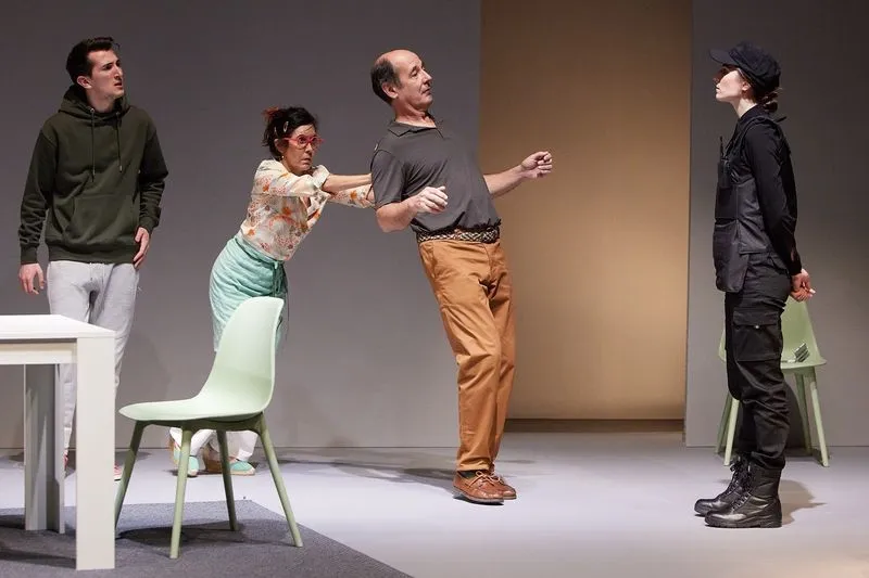 El sábado 4 de mayo el Liceo acoge la obra 'REDADA FAMILIAR' con la Cía. Vaivén Teatro 