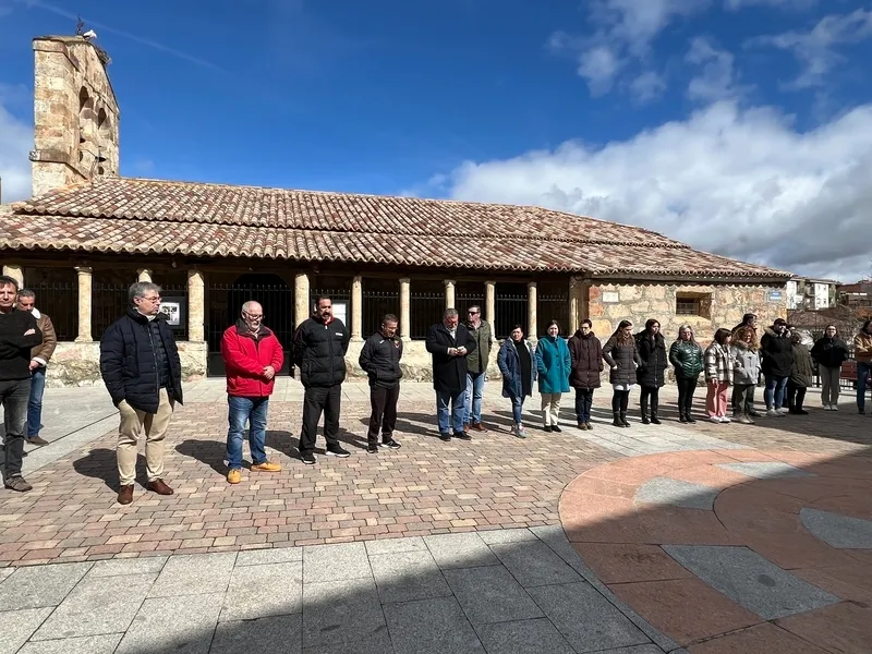 Minuto de silencio en Carbajosa de la Sagrada.