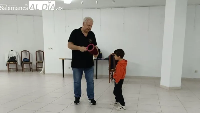 Las asistentes al taller practicaron técnicas de defensa
