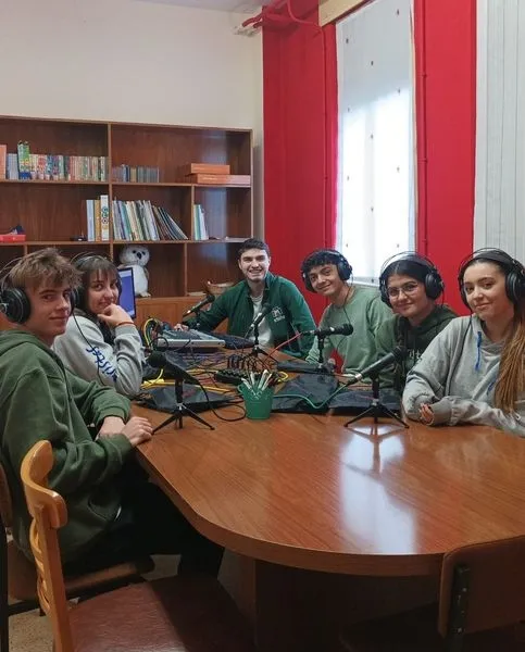 Foto 2 - Colegio Marista: "Est&aacute;s en casa"  