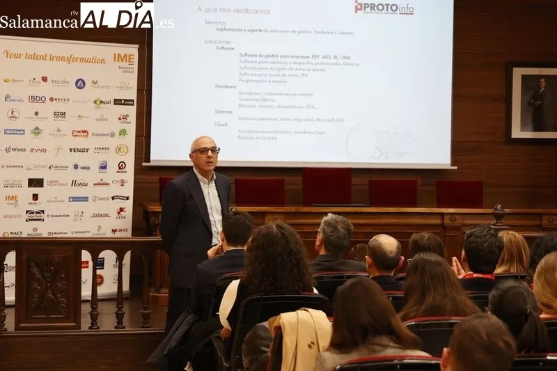 El Salón de Grados de la Facultad de Derecho acoge la X edición de la Feria Talento IME. Fotos: David Sañudo