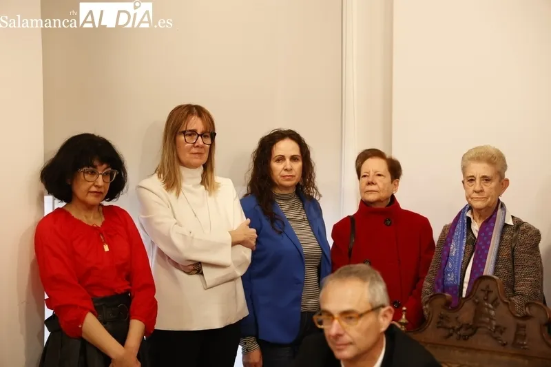 Nuevo retrato en el Rectorado de María Dolores Gómez Molleda. Fotos: David Sañudo.