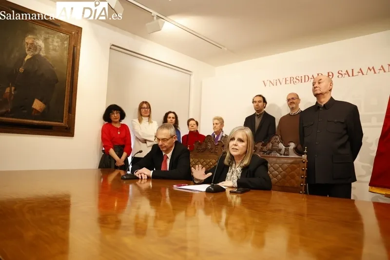 Nuevo retrato en el Rectorado de María Dolores Gómez Molleda. Fotos: David Sañudo.