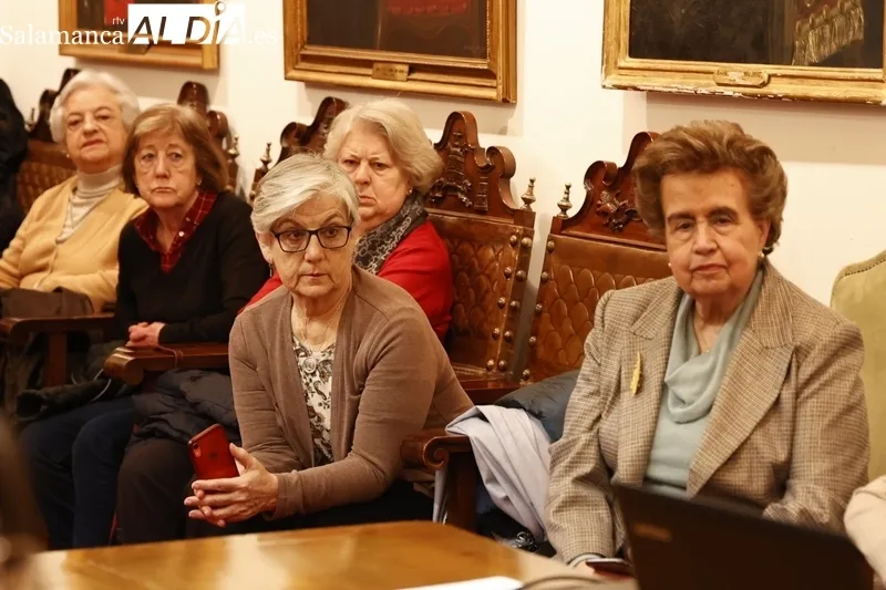 Nuevo retrato en el Rectorado de María Dolores Gómez Molleda. Fotos: David Sañudo.