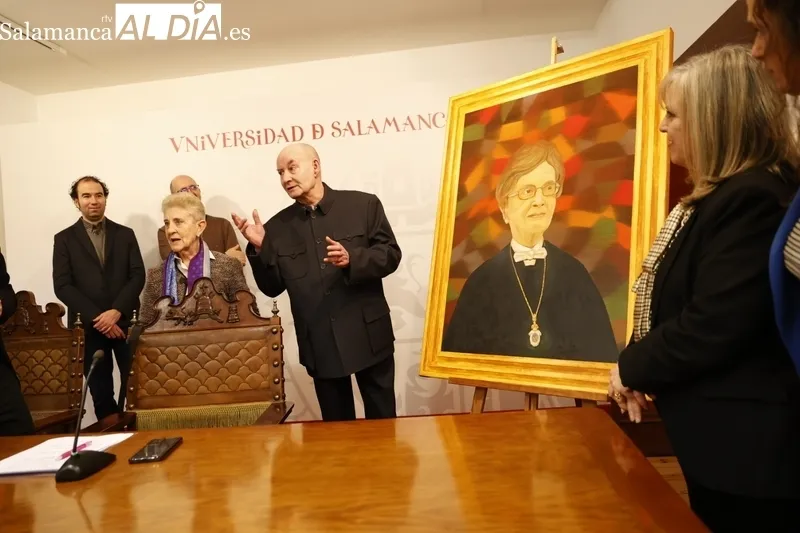 Nuevo retrato en el Rectorado de María Dolores Gómez Molleda. Fotos: David Sañudo.