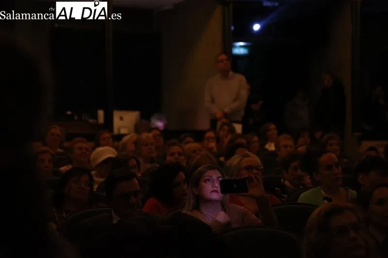 Gala en el teatro Liceo con motivo del Día Internacional de la Mujer, que incluye el homenaje del Ayuntamiento a tres mujeres salmantinas. Fotos: David Sañudo