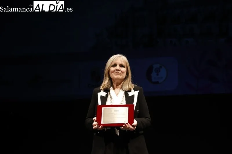Gala en el teatro Liceo con motivo del Día Internacional de la Mujer, que incluye el homenaje del Ayuntamiento a tres mujeres salmantinas. Fotos: David Sañudo
