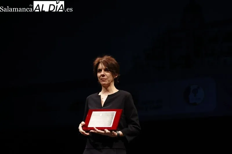 Gala en el teatro Liceo con motivo del Día Internacional de la Mujer, que incluye el homenaje del Ayuntamiento a tres mujeres salmantinas. Fotos: David Sañudo