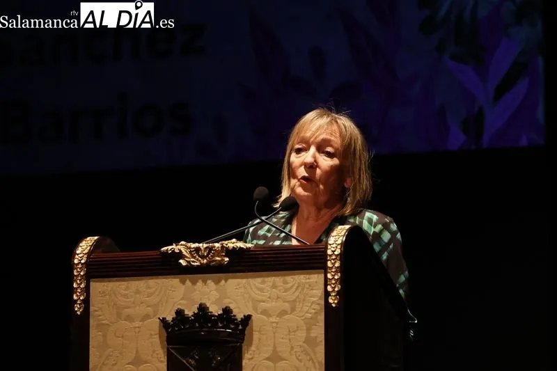 Gala en el teatro Liceo con motivo del Día Internacional de la Mujer, que incluye el homenaje del Ayuntamiento a tres mujeres salmantinas. Fotos: David Sañudo