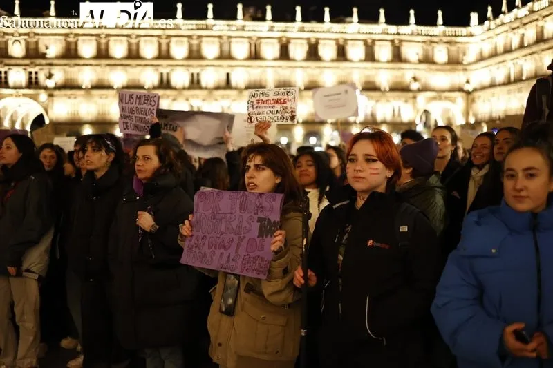 Manifestación convocada por el Movimiento Feminista de Salamanca por las calles de la capital salmantina. Fotos: David Sañudo