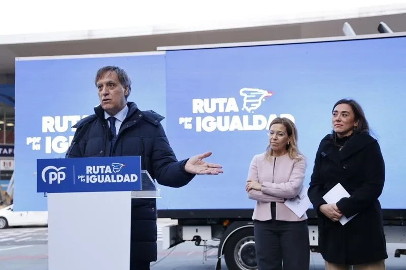 La ‘Ruta por la Igualdad’ del PP ha llegado este jueves a Salamanca. Fotos: David Sañudo