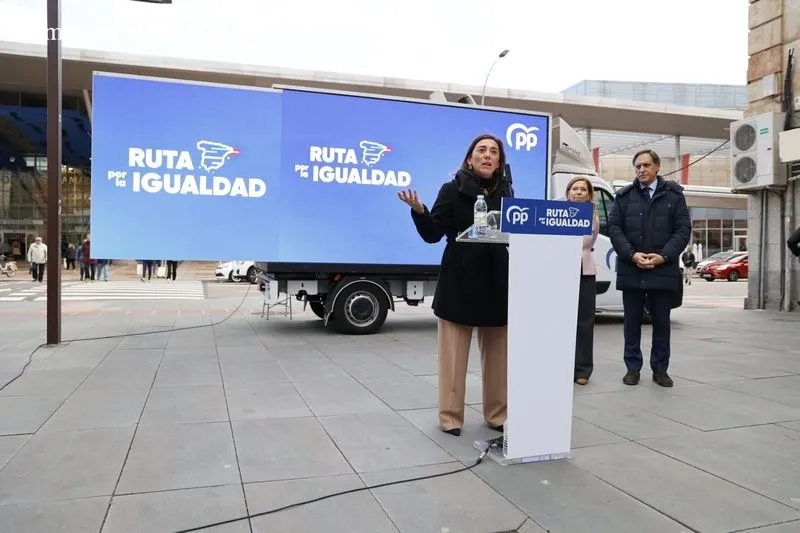 La ‘Ruta por la Igualdad’ del PP ha llegado este jueves a Salamanca. Fotos: David Sañudo