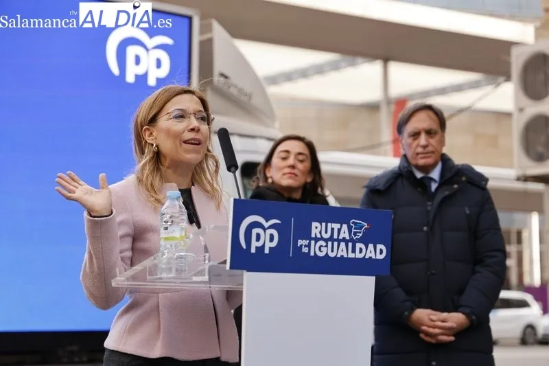 La ‘Ruta por la Igualdad’ del PP ha llegado este jueves a Salamanca. Fotos: David Sañudo
